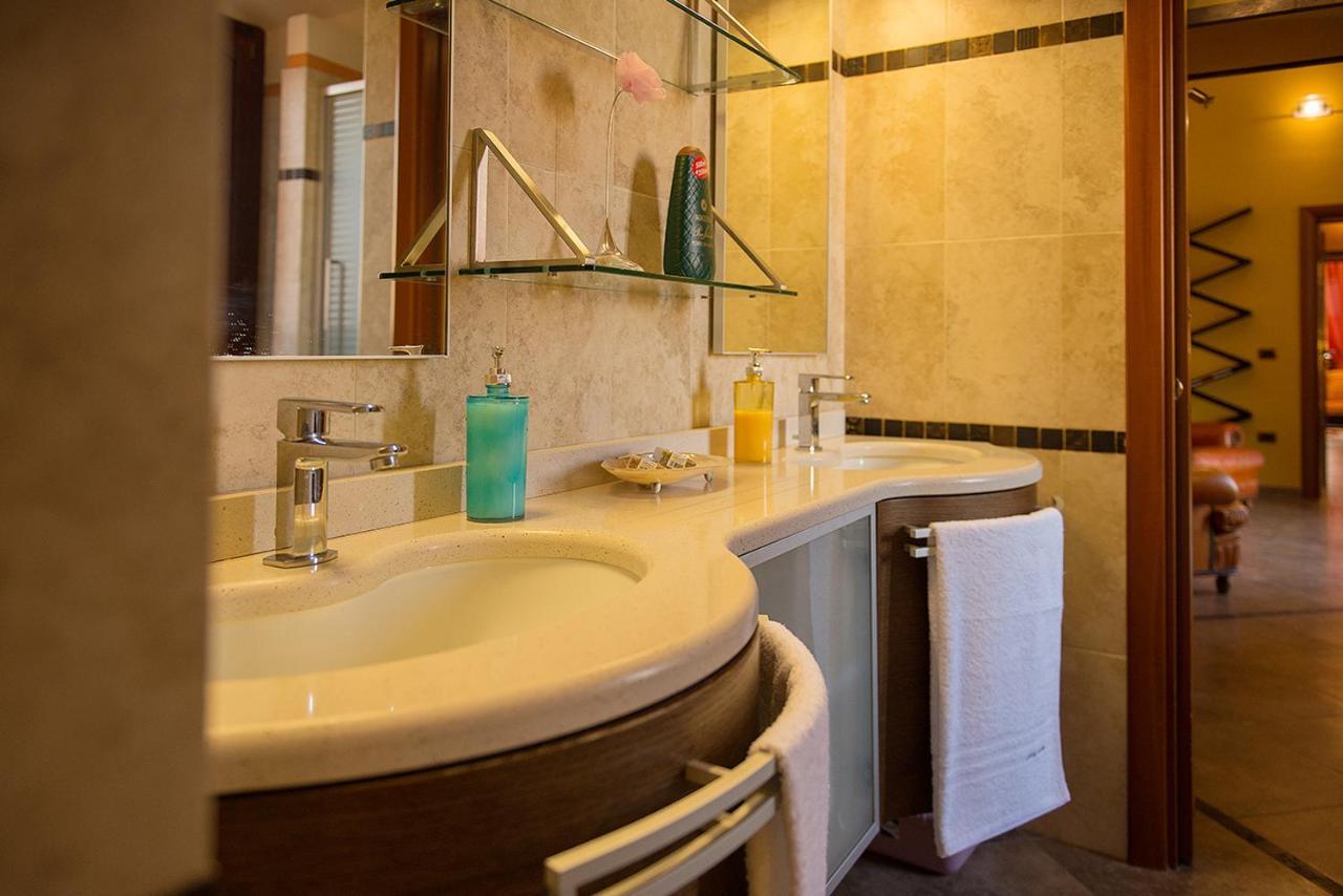 Luxury Home Bosa Apartment Екстериор снимка