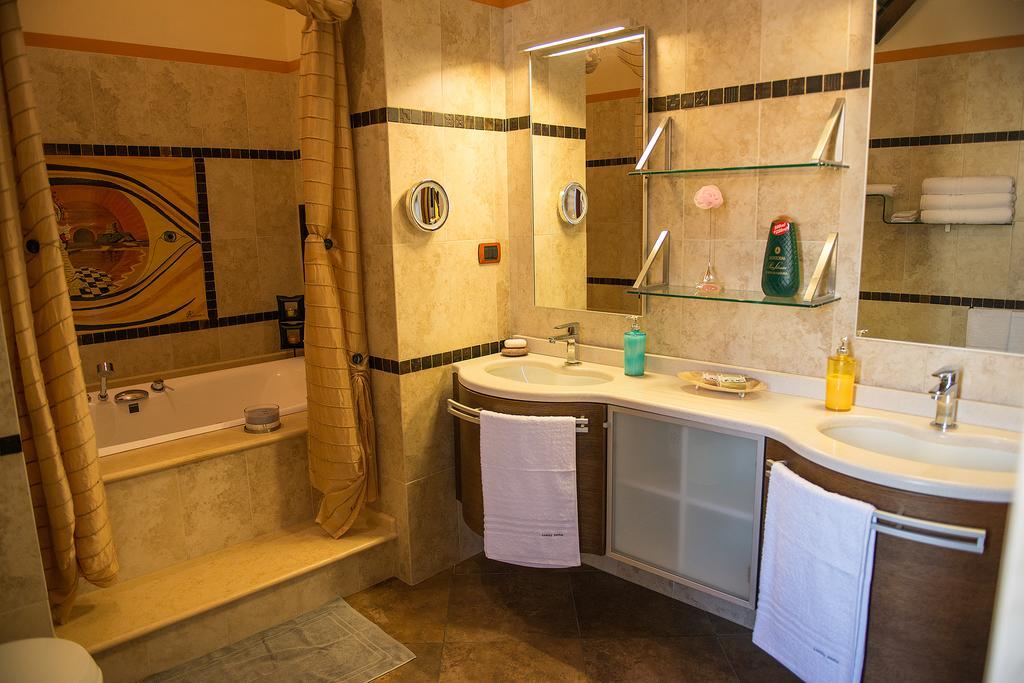 Luxury Home Bosa Apartment Екстериор снимка